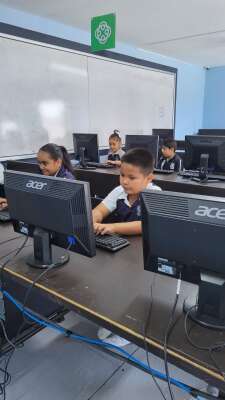 Foto Colegio Instituto Amistad de Acuña  #2