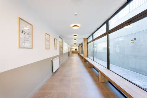 Foto Colegio Highlands School Barcelona  #2