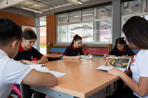 Foto Colegio Alejandro Magno #3