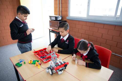 Foto Colegio Alejandro Magno #3