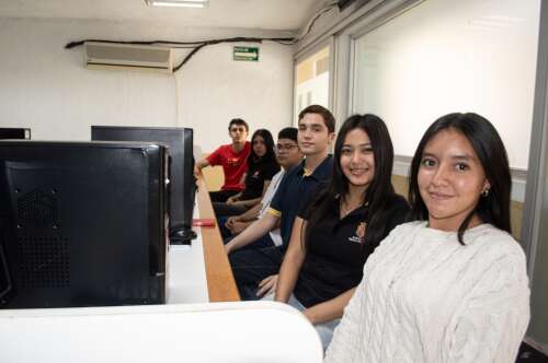 Foto Preparatoria Renacimiento De Guanajuato #2