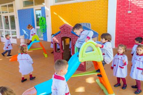 Foto Colegio Diocesano Trinidad - Sansueña #2