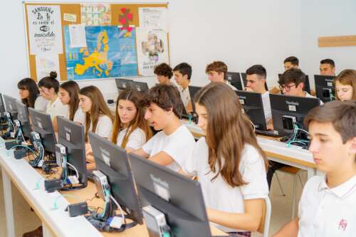 Foto Colegio Diocesano Trinidad - Sansueña #3