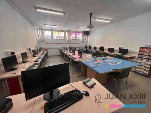 Foto Colegio Concertado Juan XXIII Zaidin #2