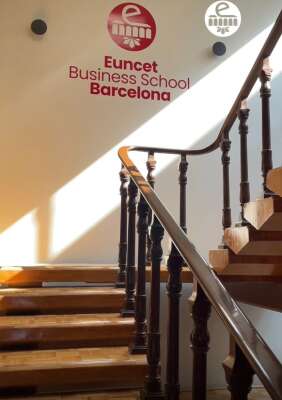 Foto Preparatoria Euncet Business School México #0