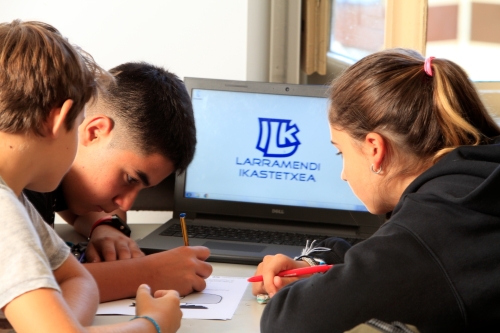 Foto Colegio Manuel De Larramendi #2