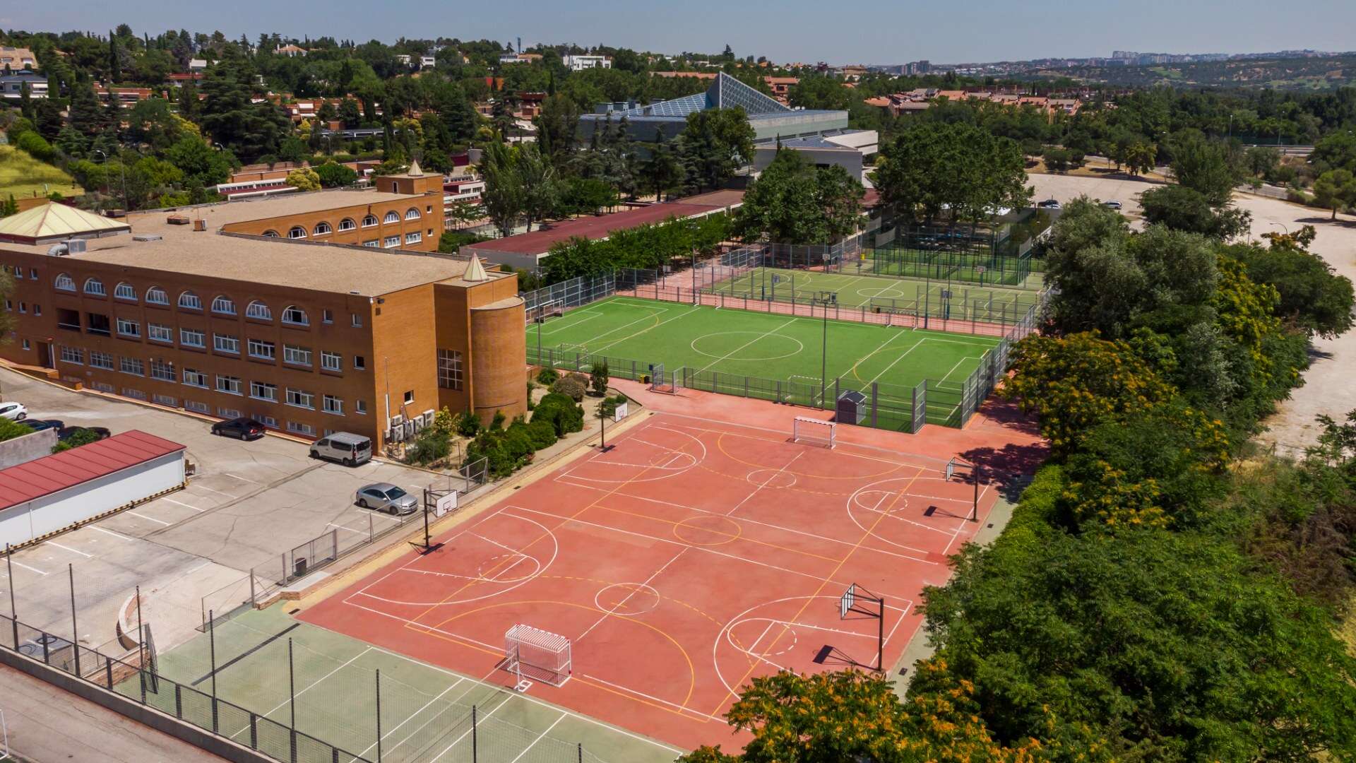 Colegio Santa María De Los Rosales de Madrid | Opiniones y Precios 2022