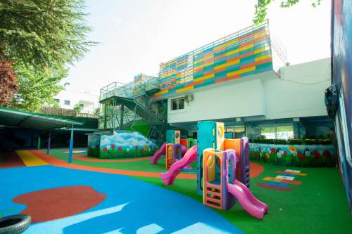 Foto Ecole Pomme D'Api Escuela Infantil #0