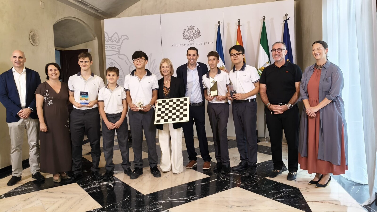 El Ayuntamiento de Jerez recibe a El Altillo International School, Campeón de España de Ajedrez Escolar