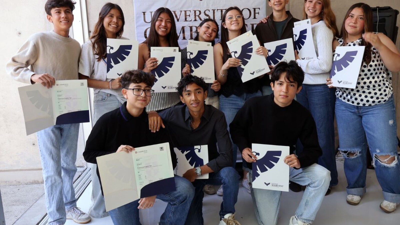 Colegio Harvest entrega los certificados Cambridge a sus egresados