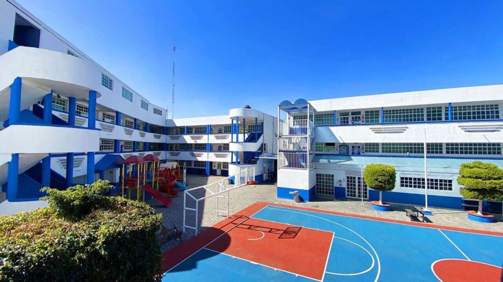 Instituto Bilingüe Ibime celebra a su egresada con el mejor promedio